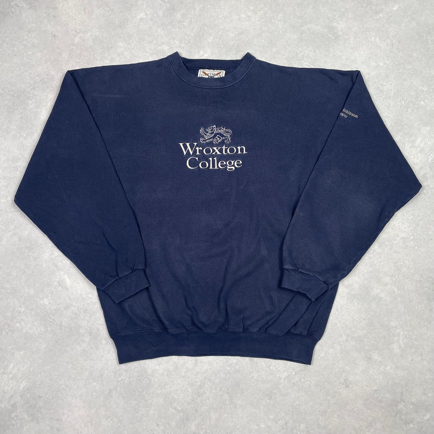 Vintage Sweater ”Wroxton College” Oarsman Navy Made in USA